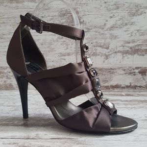 🟨BCBG Maxazria Taupe Satin Jewel Heel